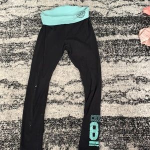 Black and turquoise yoga pants.